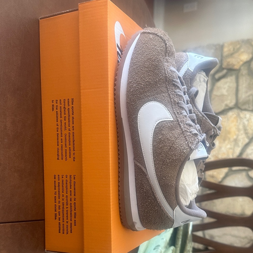 Nike Women’s Cortez Vintage style, tan suede white leather trim.  New in Box. - Picture 6 of 6